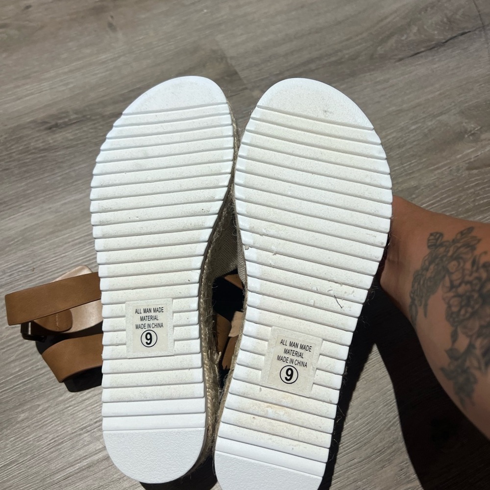 Soda Topic Platform Sandals - Picture 6 of 8